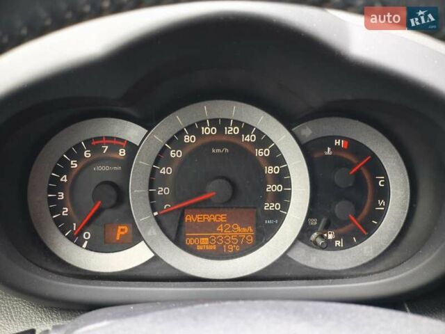 Синий Тойота РАВ 4, объемом двигателя 2 л и пробегом 334 тыс. км за 11400 $, фото 10 на Automoto.ua