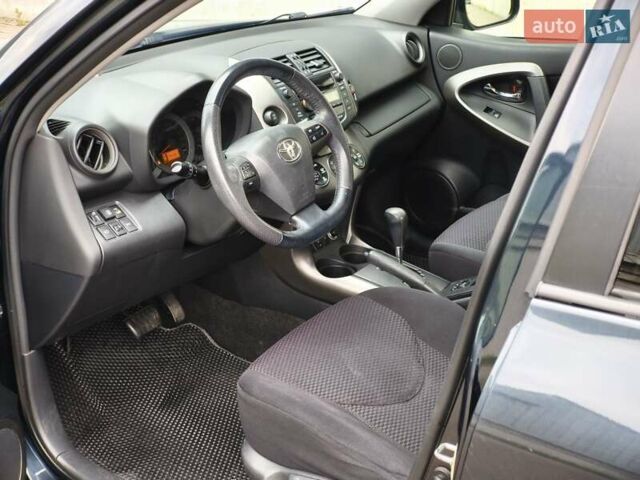 Синий Тойота РАВ 4, объемом двигателя 2 л и пробегом 334 тыс. км за 11400 $, фото 9 на Automoto.ua
