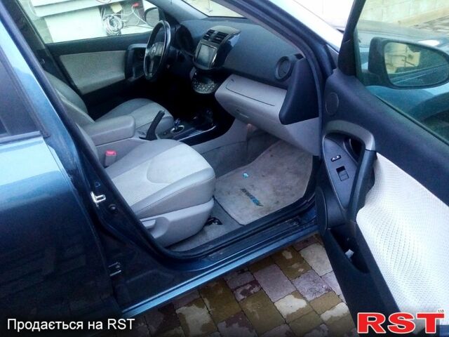Тойота РАВ 4 2013 в Львове на Automoto.ua Синий Тойота РАВ 4, объемом двигателя 0 л и пробегом 160 тыс. км за 8999 $, фото 4 на Automoto.ua
