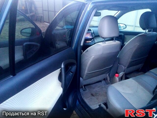 Тойота РАВ 4 2013 в Львове на Automoto.ua Синий Тойота РАВ 4, объемом двигателя 0 л и пробегом 160 тыс. км за 8999 $, фото 6 на Automoto.ua