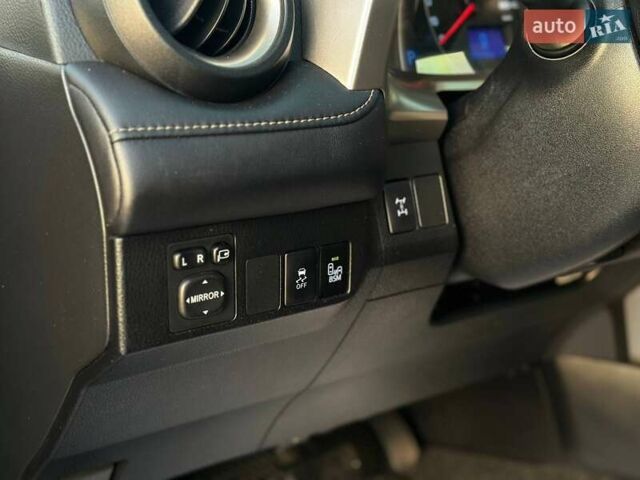 Синий Тойота РАВ 4, объемом двигателя 2.49 л и пробегом 220 тыс. км за 15700 $, фото 8 на Automoto.ua