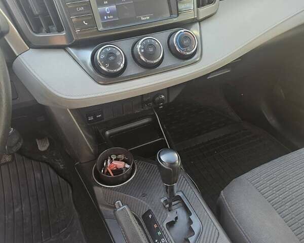 Синий Тойота РАВ 4, объемом двигателя 2.49 л и пробегом 180 тыс. км за 16000 $, фото 2 на Automoto.ua