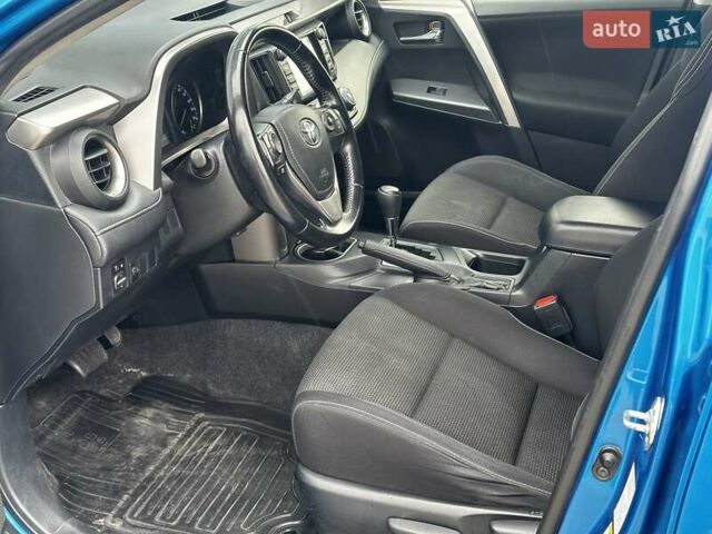Тойота РАВ 4 2016 в Киеве на Automoto.ua Синий Тойота РАВ 4, объемом двигателя 1.99 л и пробегом 144 тыс. км за 18500 $, фото 10 на Automoto.ua