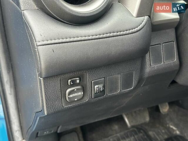 Тойота РАВ 4 2016 в Киеве на Automoto.ua Синий Тойота РАВ 4, объемом двигателя 1.99 л и пробегом 144 тыс. км за 18500 $, фото 11 на Automoto.ua