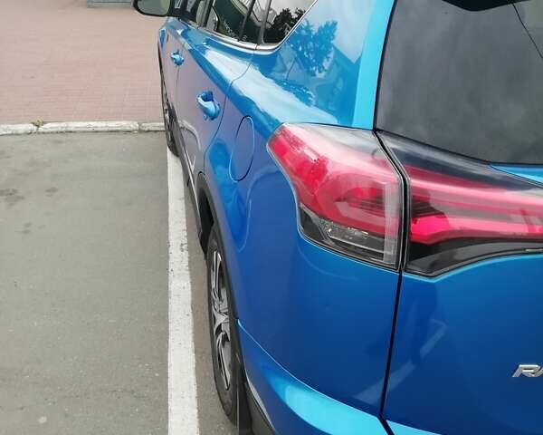 Синий Тойота РАВ 4, объемом двигателя 2.49 л и пробегом 96 тыс. км за 16900 $, фото 3 на Automoto.ua