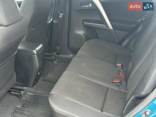 Тойота РАВ 4 2016 в Киеве на Automoto.ua Синий Тойота РАВ 4, объемом двигателя 1.99 л и пробегом 144 тыс. км за 18500 $, фото 16 на Automoto.ua