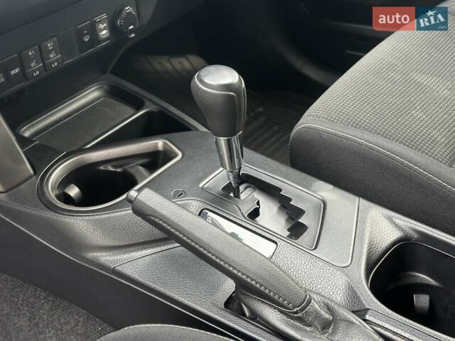 Тойота РАВ 4 2016 в Киеве на Automoto.ua Синий Тойота РАВ 4, объемом двигателя 1.99 л и пробегом 144 тыс. км за 18500 $, фото 12 на Automoto.ua