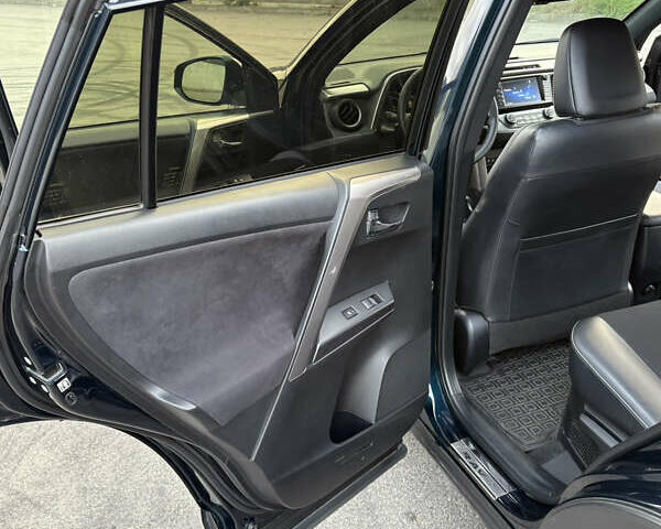 Тойота РАВ 4 2017 в Киеве на Automoto.ua Синий Тойота РАВ 4, объемом двигателя 2.49 л и пробегом 71 тыс. км за 25900 $, фото 17 на Automoto.ua