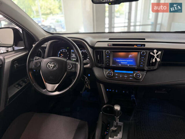 Тойота РАВ 4 2017 в Полтаве на Automoto.ua Синий Тойота РАВ 4, объемом двигателя 1.99 л и пробегом 175 тыс. км за 19900 $, фото 4 на Automoto.ua