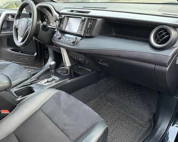 Тойота РАВ 4 2017 в Киеве на Automoto.ua Синий Тойота РАВ 4, объемом двигателя 2.49 л и пробегом 71 тыс. км за 25900 $, фото 13 на Automoto.ua