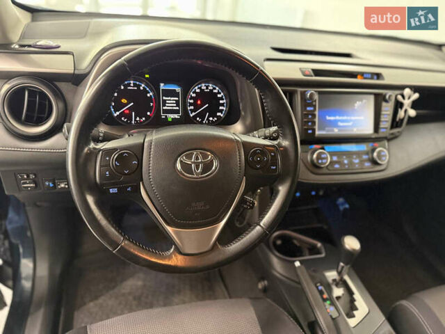 Тойота РАВ 4 2017 в Полтаве на Automoto.ua Синий Тойота РАВ 4, объемом двигателя 1.99 л и пробегом 175 тыс. км за 19900 $, фото 6 на Automoto.ua