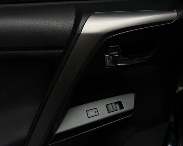 Синій Тойота РАВ 4, об'ємом двигуна 2.49 л та пробігом 171 тис. км за 24800 $, фото 10 на Automoto.ua