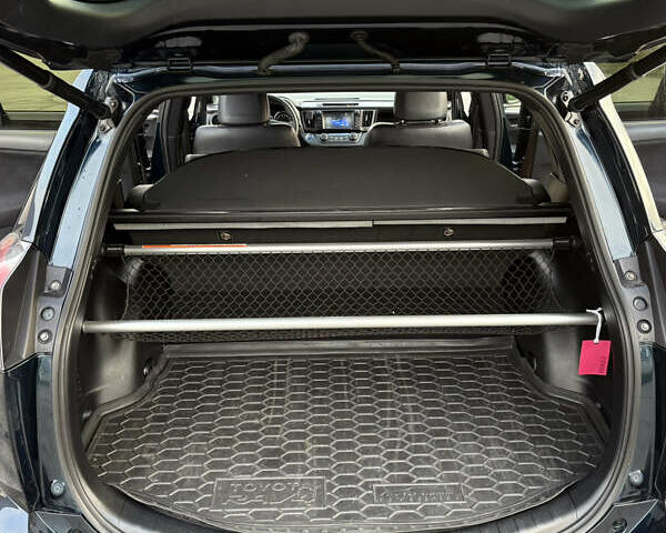 Тойота РАВ 4 2017 в Киеве на Automoto.ua Синий Тойота РАВ 4, объемом двигателя 2.49 л и пробегом 71 тыс. км за 25900 $, фото 30 на Automoto.ua