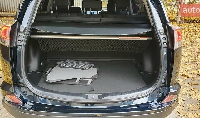 Тойота РАВ 4 2017 в Харькове на Automoto.ua Синий Тойота РАВ 4, объемом двигателя 2.5 л и пробегом 29 тыс. км за 27700 $, фото 4 на Automoto.ua