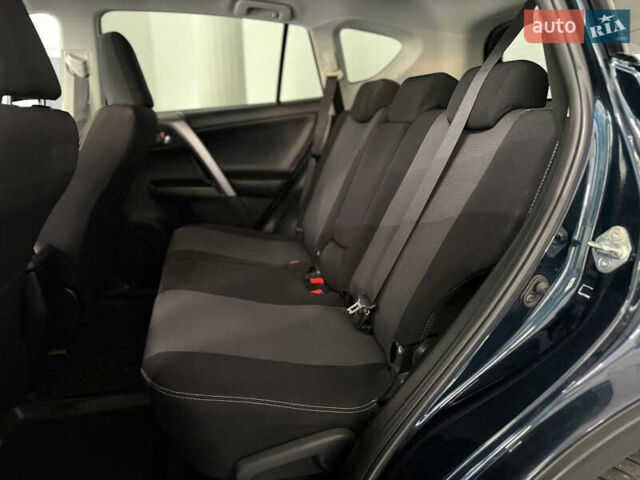 Тойота РАВ 4 2017 в Полтаве на Automoto.ua Синий Тойота РАВ 4, объемом двигателя 1.99 л и пробегом 175 тыс. км за 19900 $, фото 7 на Automoto.ua