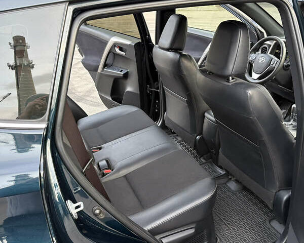 Тойота РАВ 4 2017 в Киеве на Automoto.ua Синий Тойота РАВ 4, объемом двигателя 2.49 л и пробегом 71 тыс. км за 25900 $, фото 14 на Automoto.ua