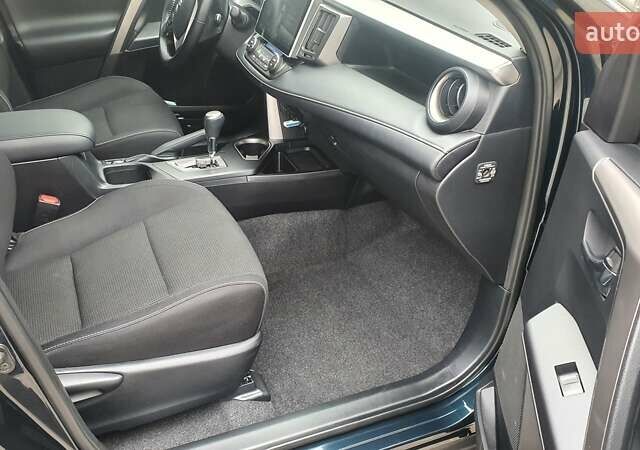 Синий Тойота РАВ 4, объемом двигателя 2.5 л и пробегом 29 тыс. км за 27700 $, фото 2 на Automoto.ua