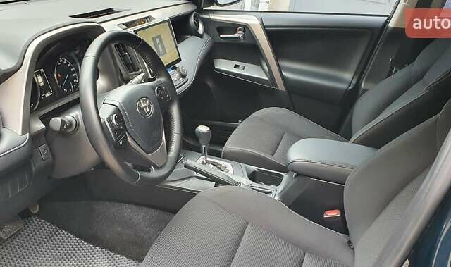 Тойота РАВ 4 2017 в Харькове на Automoto.ua Синий Тойота РАВ 4, объемом двигателя 2.5 л и пробегом 29 тыс. км за 27700 $, фото 11 на Automoto.ua