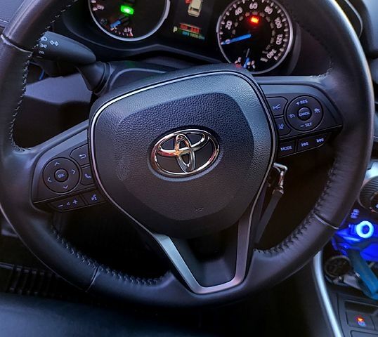 Синій Тойота РАВ 4, об'ємом двигуна 2.5 л та пробігом 50 тис. км за 30000 $, фото 1 на Automoto.ua