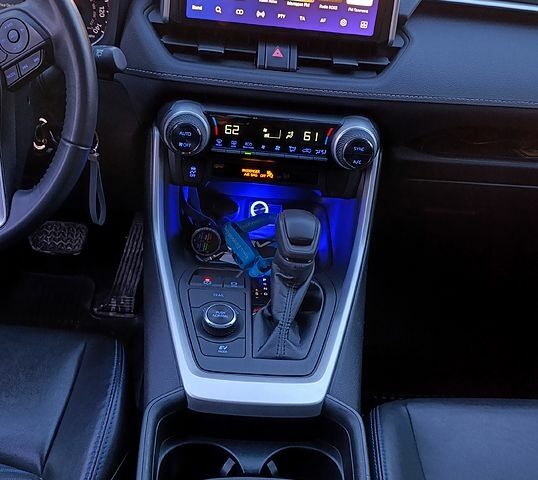 Синій Тойота РАВ 4, об'ємом двигуна 2.5 л та пробігом 50 тис. км за 30000 $, фото 2 на Automoto.ua