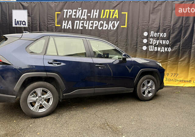 Синий Тойота РАВ 4, объемом двигателя 1.99 л и пробегом 33 тыс. км за 34173 $, фото 2 на Automoto.ua