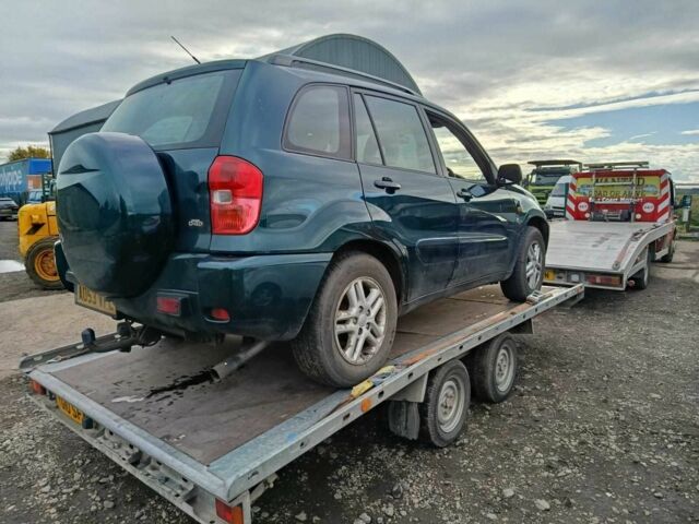 Зеленый Тойота РАВ 4, объемом двигателя 2 л и пробегом 145 тыс. км за 3000 $, фото 3 на Automoto.ua