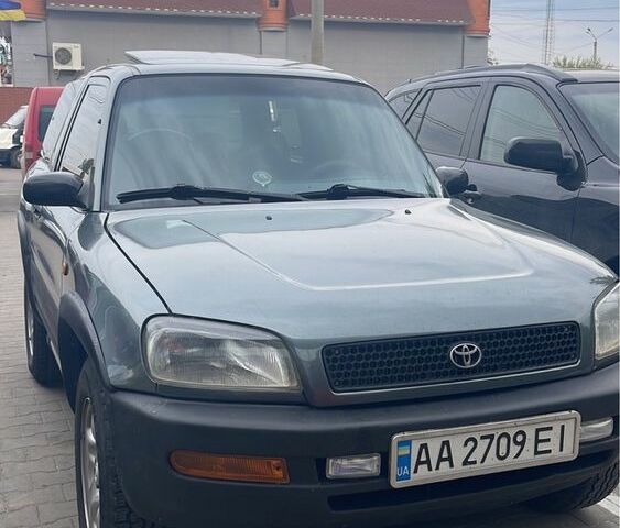 Зелений Тойота РАВ 4, об'ємом двигуна 2 л та пробігом 100 тис. км за 4500 $, фото 2 на Automoto.ua