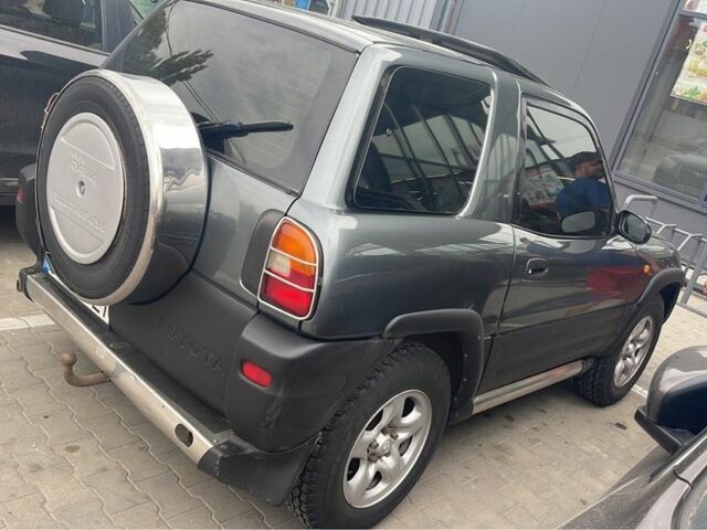 Зелений Тойота РАВ 4, об'ємом двигуна 2 л та пробігом 100 тис. км за 4500 $, фото 1 на Automoto.ua