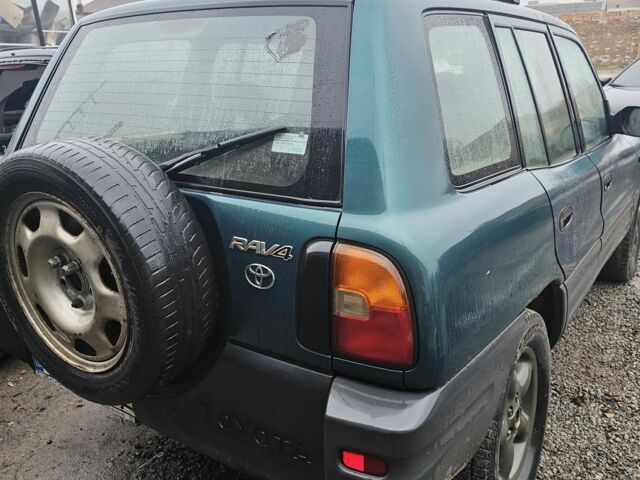 Зеленый Тойота РАВ 4, объемом двигателя 2 л и пробегом 450 тыс. км за 2300 $, фото 1 на Automoto.ua