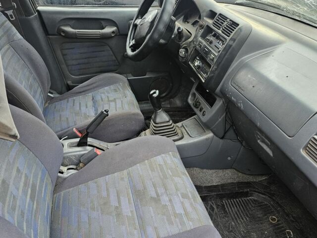 Зеленый Тойота РАВ 4, объемом двигателя 2 л и пробегом 450 тыс. км за 2300 $, фото 3 на Automoto.ua