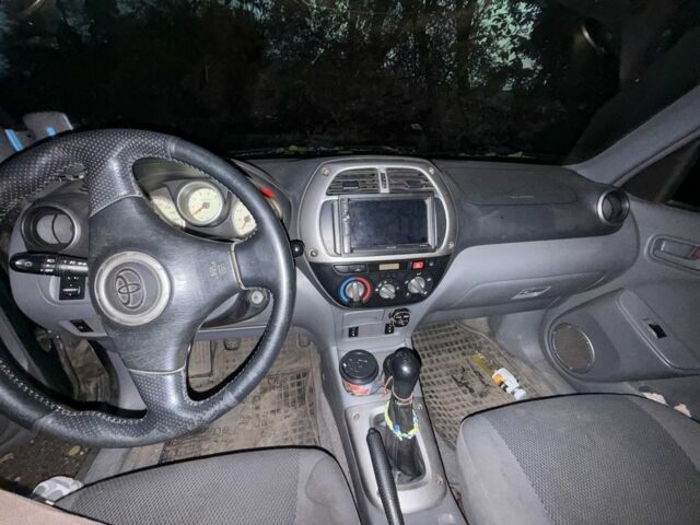 Зеленый Тойота РАВ 4, объемом двигателя 2 л и пробегом 360 тыс. км за 4500 $, фото 4 на Automoto.ua