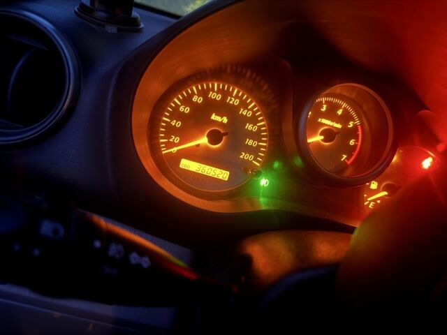 Зеленый Тойота РАВ 4, объемом двигателя 2 л и пробегом 360 тыс. км за 4500 $, фото 7 на Automoto.ua