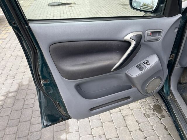 Зеленый Тойота РАВ 4, объемом двигателя 2 л и пробегом 350 тыс. км за 3200 $, фото 8 на Automoto.ua