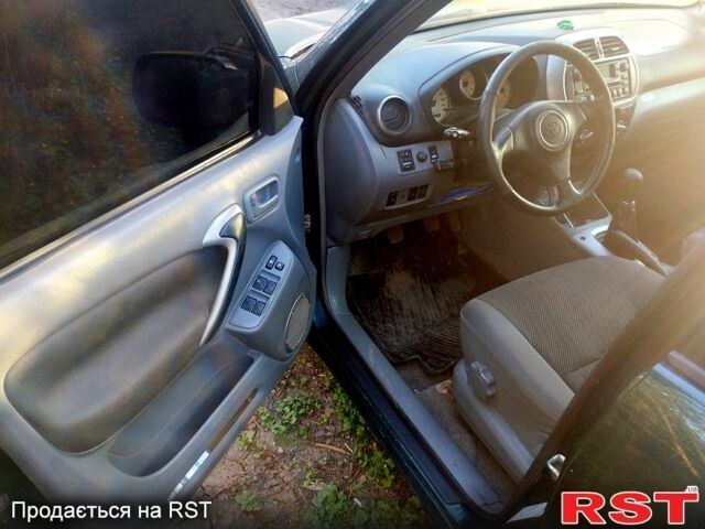 Зелений Тойота РАВ 4, об'ємом двигуна 2 л та пробігом 360 тис. км за 3000 $, фото 7 на Automoto.ua