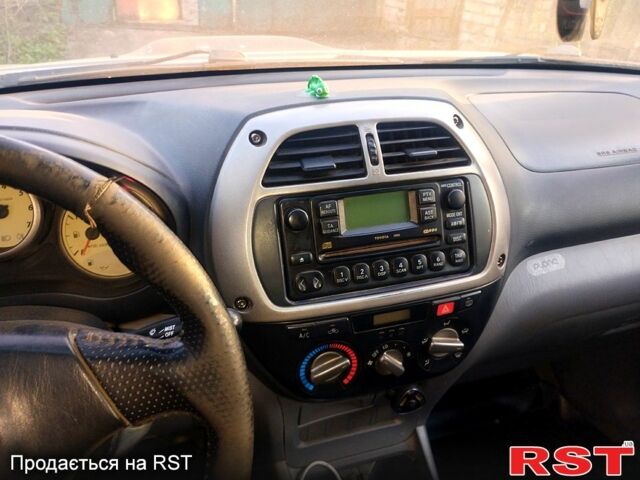 Зелений Тойота РАВ 4, об'ємом двигуна 2 л та пробігом 360 тис. км за 3000 $, фото 2 на Automoto.ua