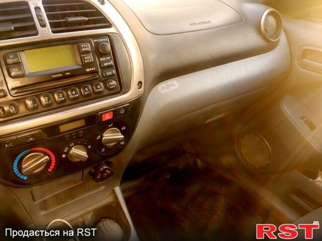 Зелений Тойота РАВ 4, об'ємом двигуна 2 л та пробігом 360 тис. км за 3000 $, фото 1 на Automoto.ua
