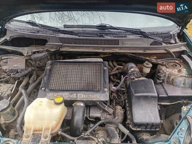 Зеленый Тойота РАВ 4, объемом двигателя 2.2 л и пробегом 550 тыс. км за 2000 $, фото 5 на Automoto.ua