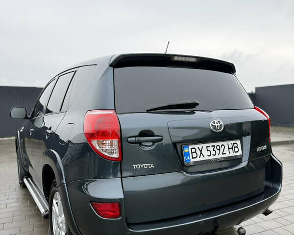 Зеленый Тойота РАВ 4, объемом двигателя 2.23 л и пробегом 210 тыс. км за 8500 $, фото 3 на Automoto.ua