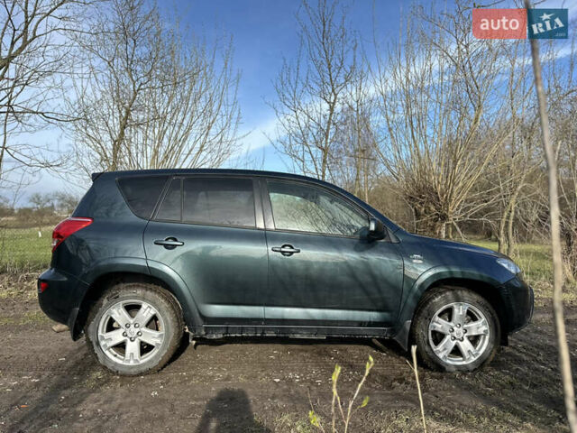 Зелений Тойота РАВ 4, об'ємом двигуна 2.2 л та пробігом 281 тис. км за 9300 $, фото 4 на Automoto.ua