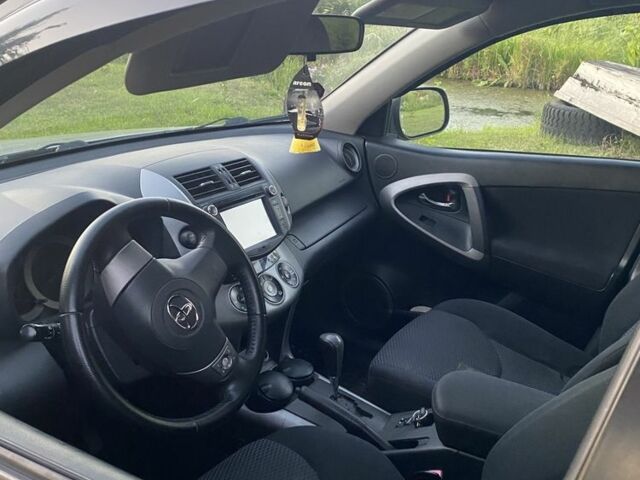 Зеленый Тойота РАВ 4, объемом двигателя 2 л и пробегом 186 тыс. км за 9200 $, фото 2 на Automoto.ua