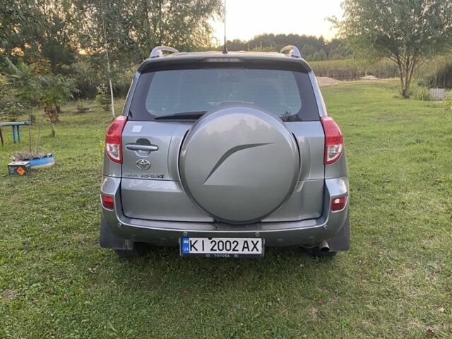 Зеленый Тойота РАВ 4, объемом двигателя 2 л и пробегом 186 тыс. км за 9200 $, фото 5 на Automoto.ua