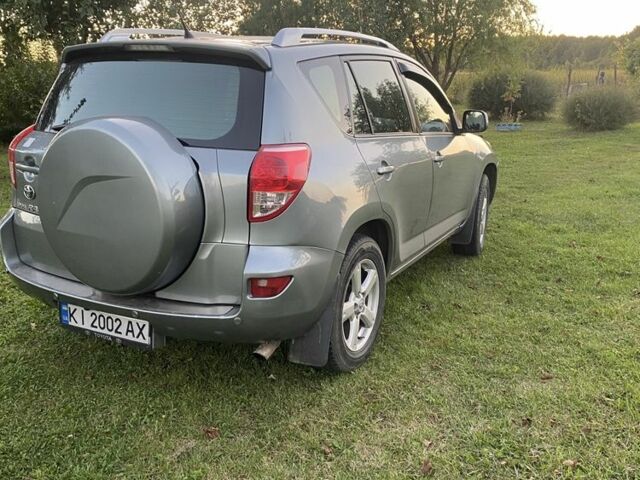 Зеленый Тойота РАВ 4, объемом двигателя 2 л и пробегом 186 тыс. км за 9200 $, фото 3 на Automoto.ua