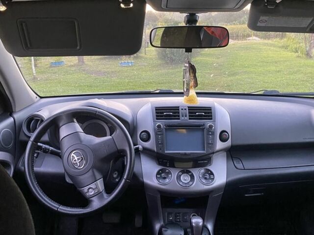 Зеленый Тойота РАВ 4, объемом двигателя 2 л и пробегом 186 тыс. км за 9200 $, фото 4 на Automoto.ua