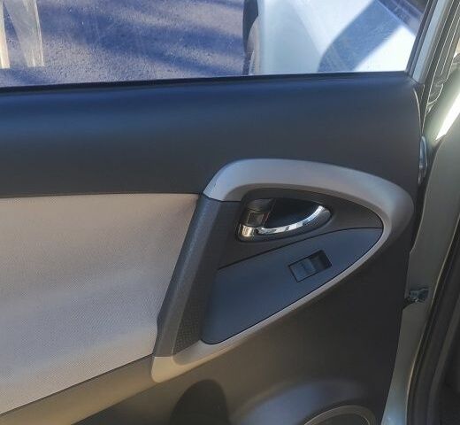 Зеленый Тойота РАВ 4, объемом двигателя 2 л и пробегом 273 тыс. км за 8700 $, фото 5 на Automoto.ua