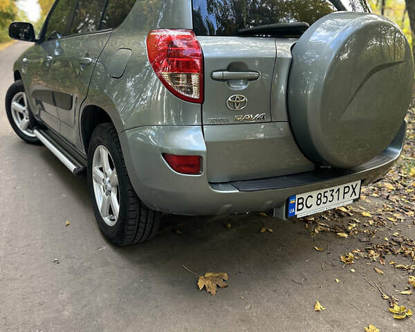 Зелений Тойота РАВ 4, об'ємом двигуна 2 л та пробігом 304 тис. км за 8300 $, фото 14 на Automoto.ua