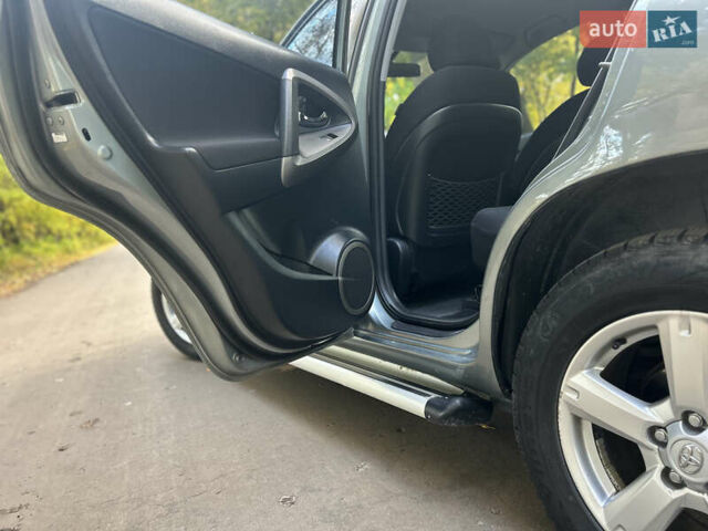 Зелений Тойота РАВ 4, об'ємом двигуна 2 л та пробігом 304 тис. км за 8300 $, фото 20 на Automoto.ua