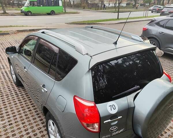 Зеленый Тойота РАВ 4, объемом двигателя 2 л и пробегом 263 тыс. км за 8800 $, фото 4 на Automoto.ua