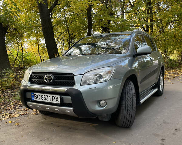 Зелений Тойота РАВ 4, об'ємом двигуна 2 л та пробігом 304 тис. км за 8300 $, фото 2 на Automoto.ua