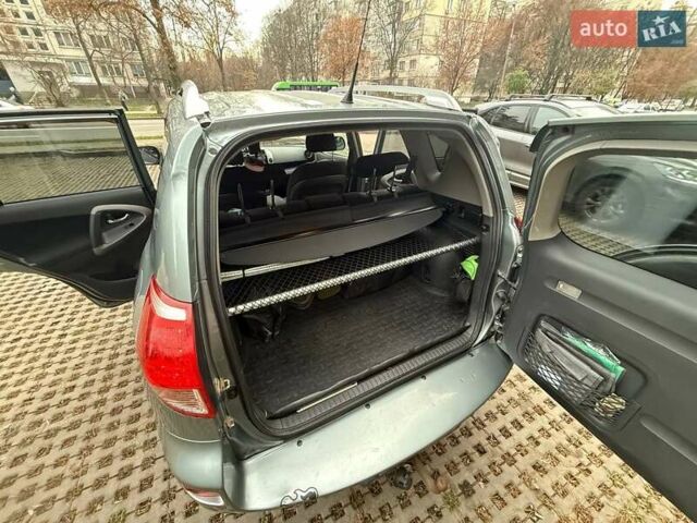 Зеленый Тойота РАВ 4, объемом двигателя 2 л и пробегом 263 тыс. км за 8800 $, фото 20 на Automoto.ua