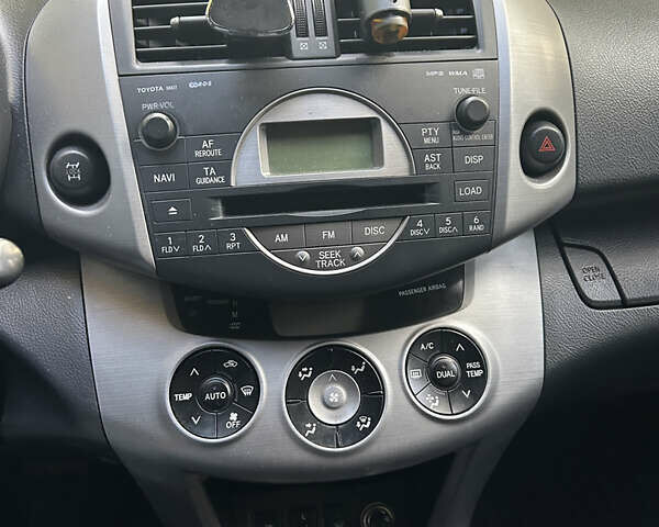 Зеленый Тойота РАВ 4, объемом двигателя 2 л и пробегом 307 тыс. км за 8500 $, фото 11 на Automoto.ua